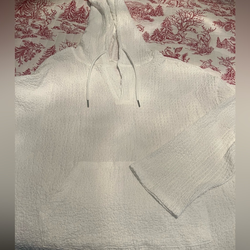 New hooded textured top
